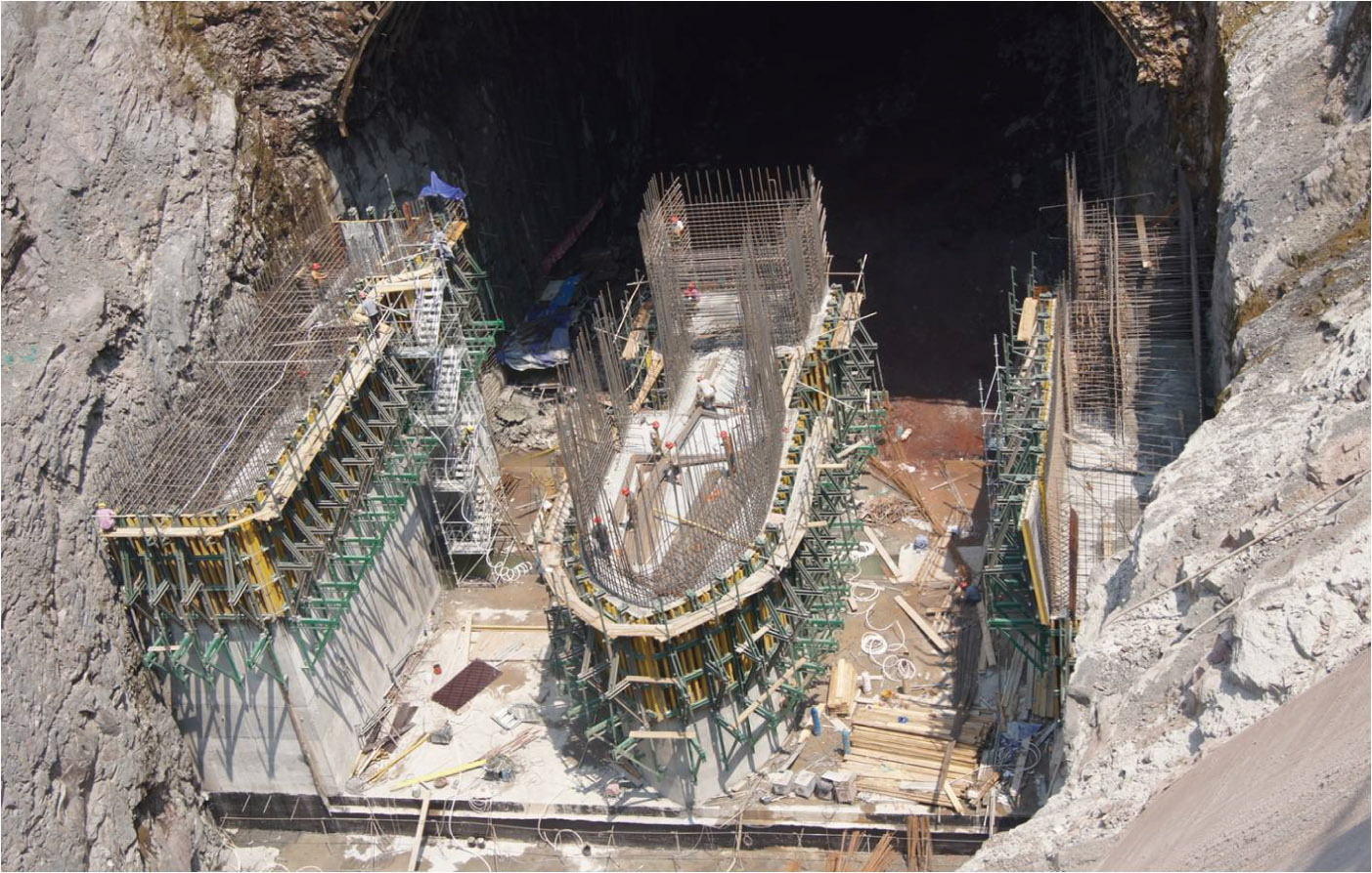 金沙江白鹤滩水电站左岸导流隧洞工程