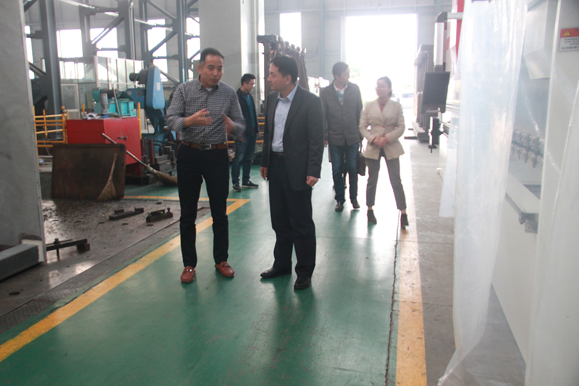 Director Dai of the Provincial Inspection and Quarantine Bureau came to our company to inspect