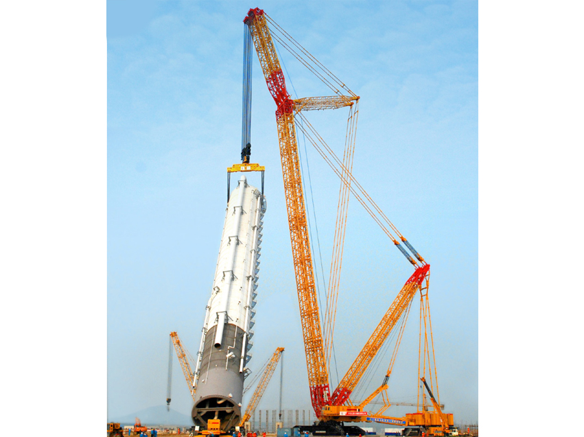 Hoisting of Propylene and Propane Knockout Tower of  Propane Dehydrogenation Plant of Wanhua Chemical  Group Co., Ltd. (Weight of 1,680 t, Diameter of 10.2 m,  Height of 114.75 m) (2013)