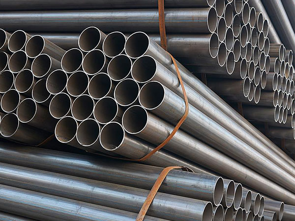 Uncoated and hot-dip galvanized welded pipe