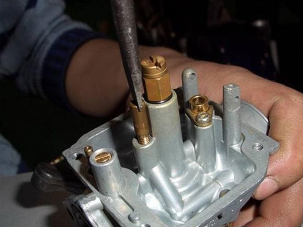The function of each part of the carburetor