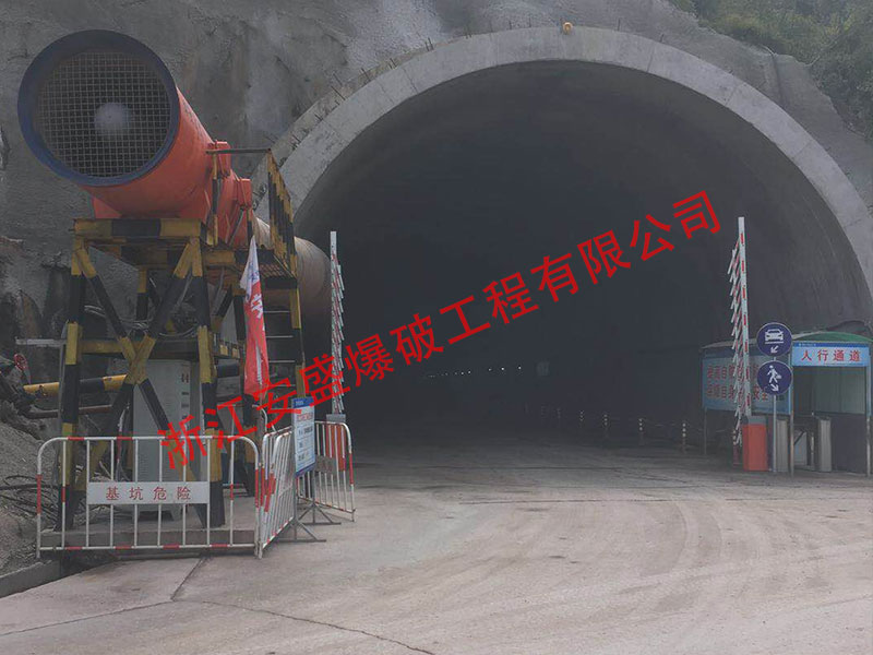 杭绍台高速公路绍兴金华段第4标段玄风岭隧道