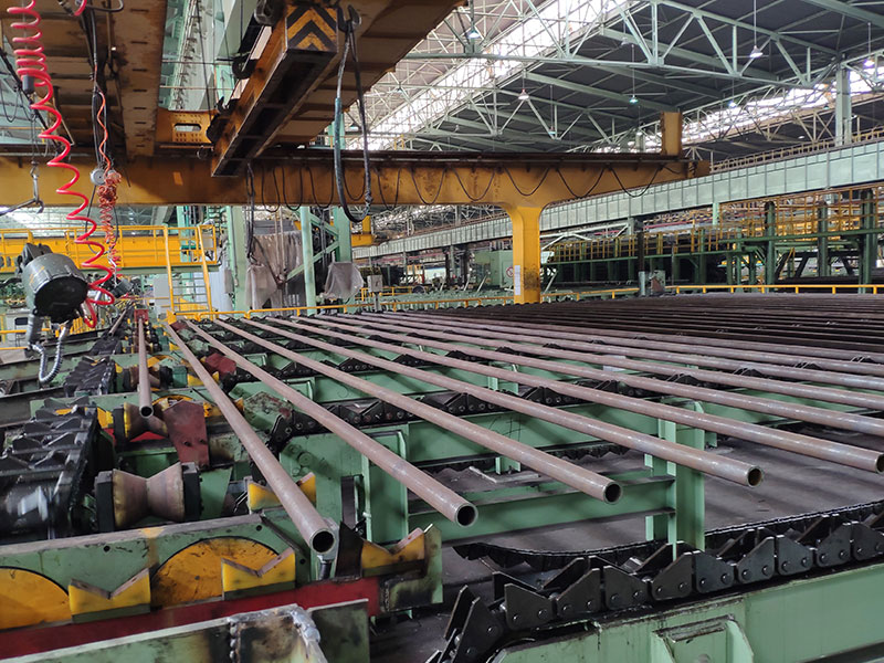 Automatic stacking and baling of steel pipes