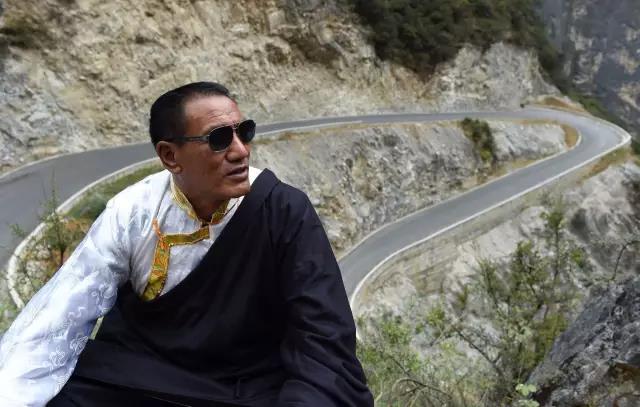 One Cliffside Road, One Dream—The Legend of Tibetan "Yu Gong" Sina Dingzhu,