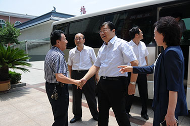  2015年7月2日，河南省副省长张广智到dafa手机客户端调研