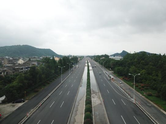 新建杭州经绍兴至台州铁路工程椒江特大桥上跨S327、S325涉路施工安全性评价