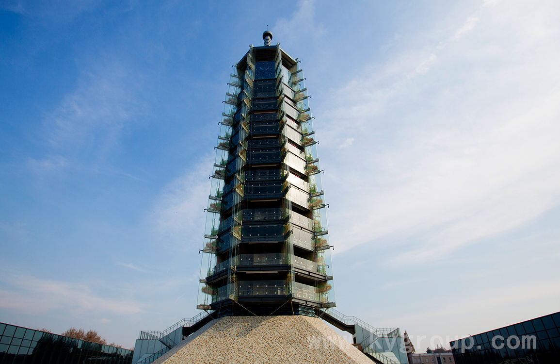 Melting glass shape of the new tower of Dabaoen Temple