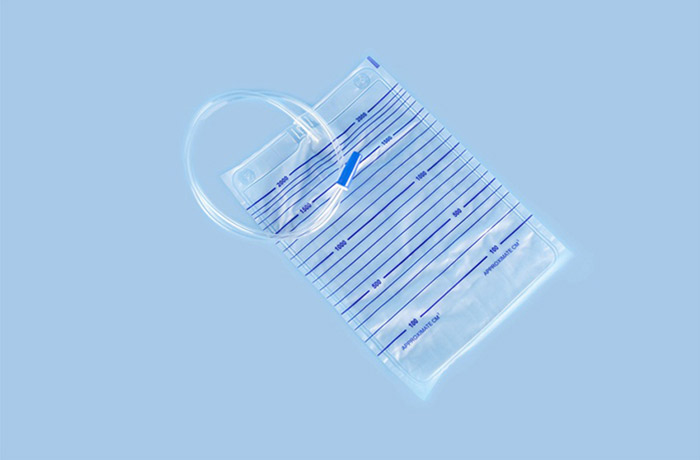Single-way urine bag (with check valve at the upper end, no drain valve at the lower end)