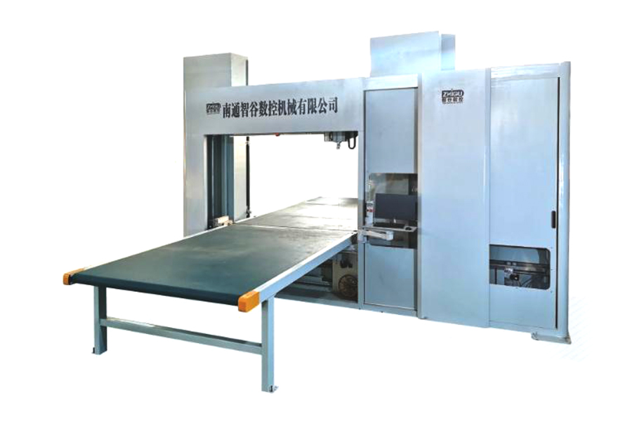 Efficient and multifunctional horizontal and vertical cutting center