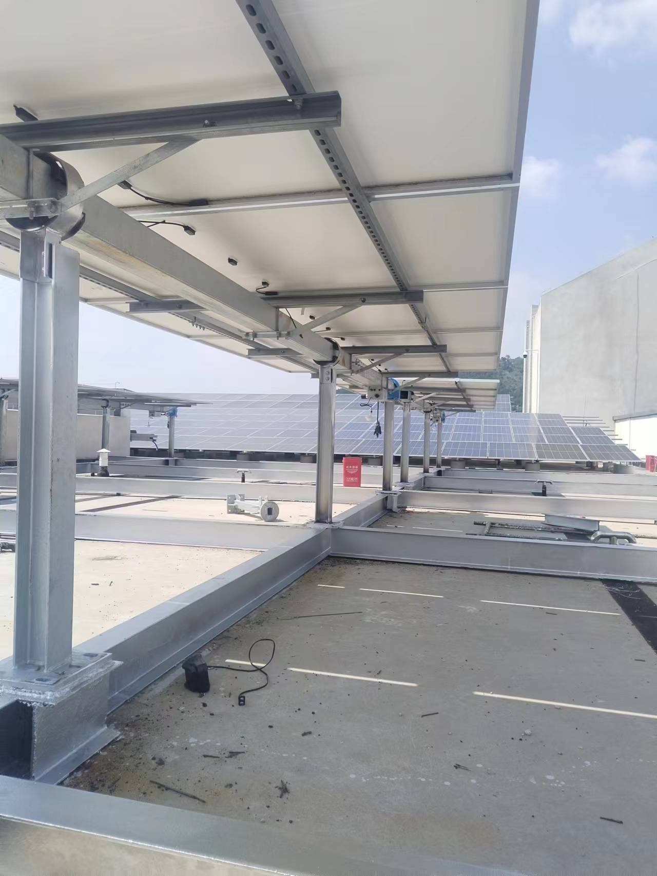 Advantages and application scenarios of rooftop flat single-axis tracking photovoltaic brackets