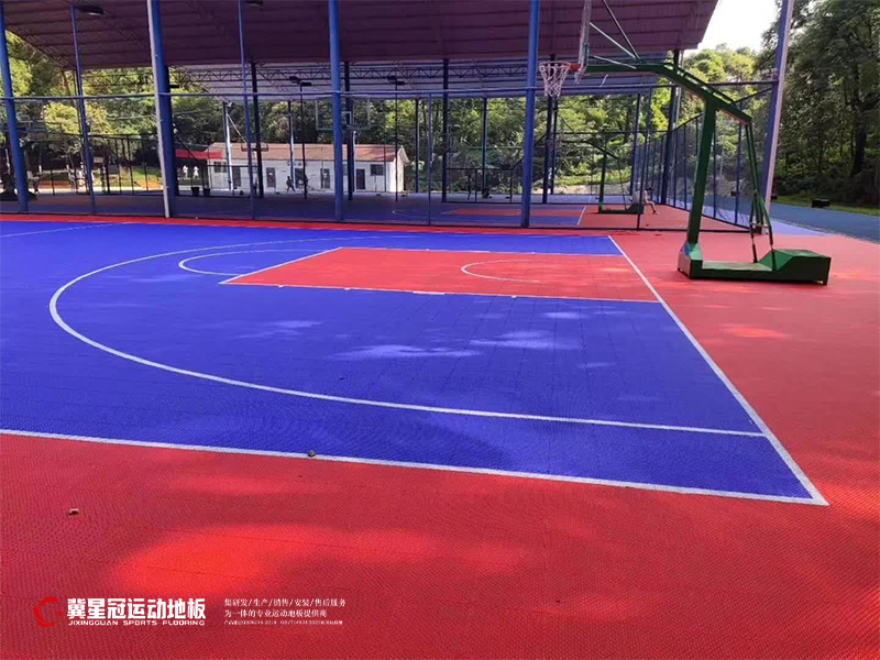 贵州护理职业技术学院篮球场