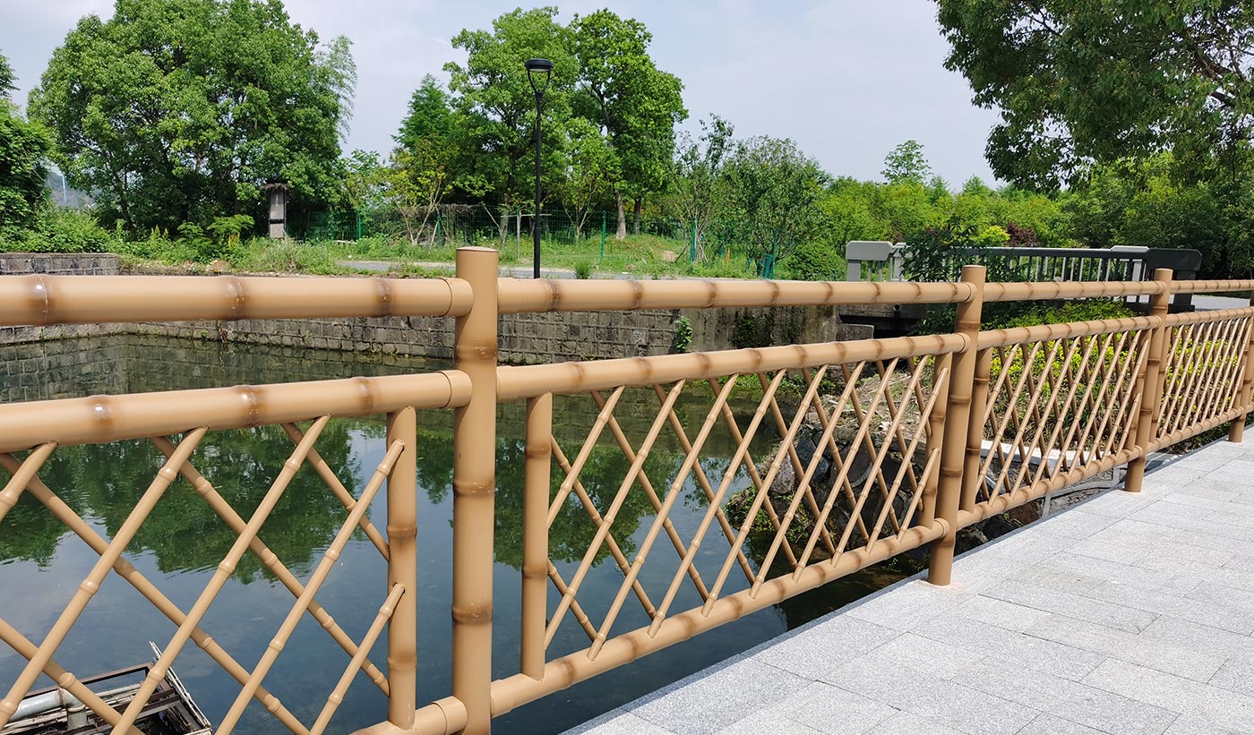 哪种材质的护栏适合应用于公园河道周边？