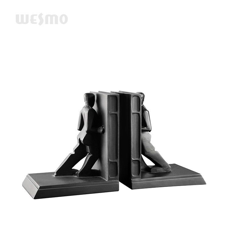 Home decoration polyresin tabletop decor sculpture black pushing man bookends set