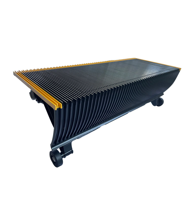 Escalator Step Size 1000mm OEM 645A082 Black Color C2*35° With Demarcation Strip Gear Distance 9.125mm GS00715005