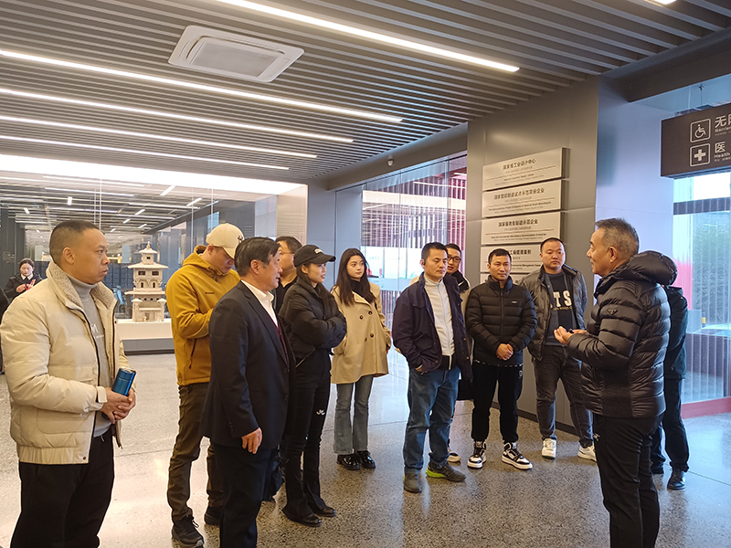中国木材与木制品流通协会组织企业家到大信总部参观交流