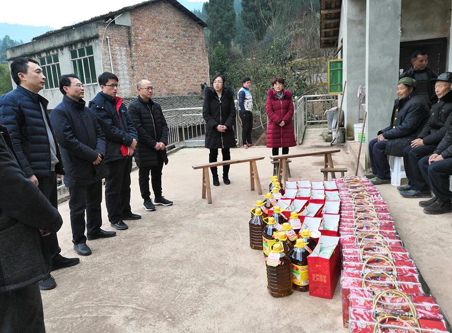 On the eve of the Spring Festival in 2019, we visited 46 poor families in Wugui Town and Xiaodu Town