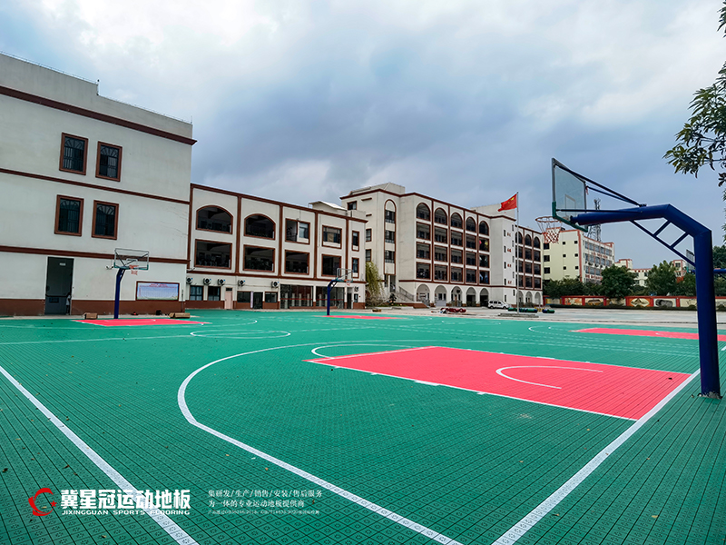 广东肇庆市南国中英文学校篮球场