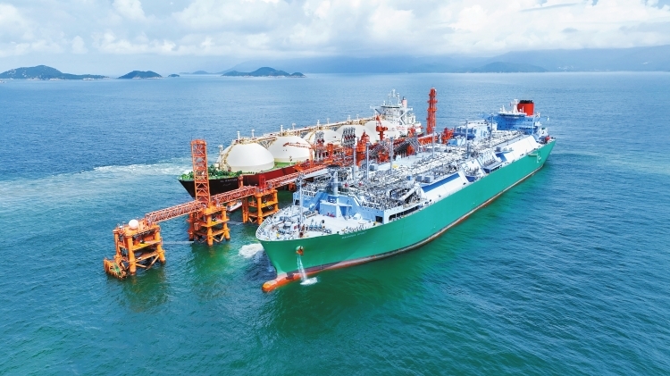 世界最大海上液化天然气接收站正式投产