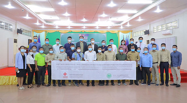 SPARK社に担当された中国からカンボジア王国への贈るソーラー照明プロジェクトが円滑に引渡し