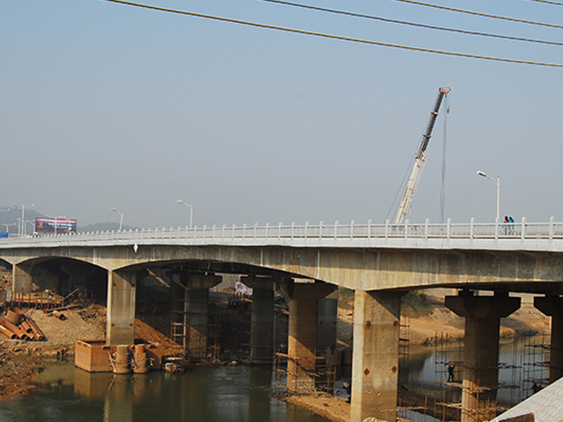 长沙市芙蓉北路捞刀河拓宽改造工程老桥拆除爆破