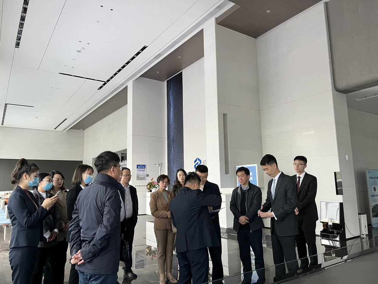 Liu Guijun, Deputy Secretary of the Nanming District Committee of Guiyang City and Mayor of the District, and His Delegation Visited Hope Cloud Smart Valley for Research