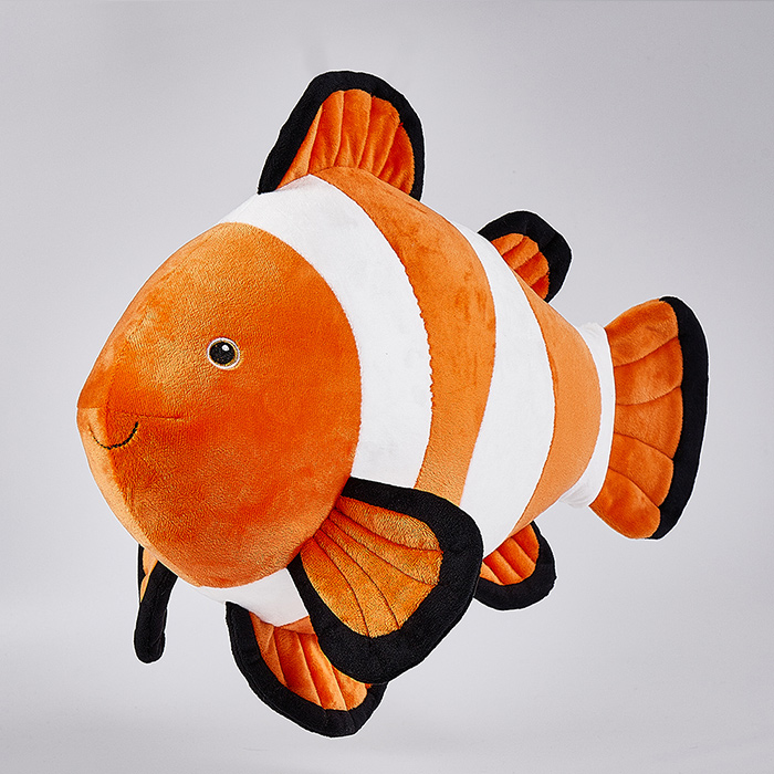 可爱的橙白色小丑鱼抱枕