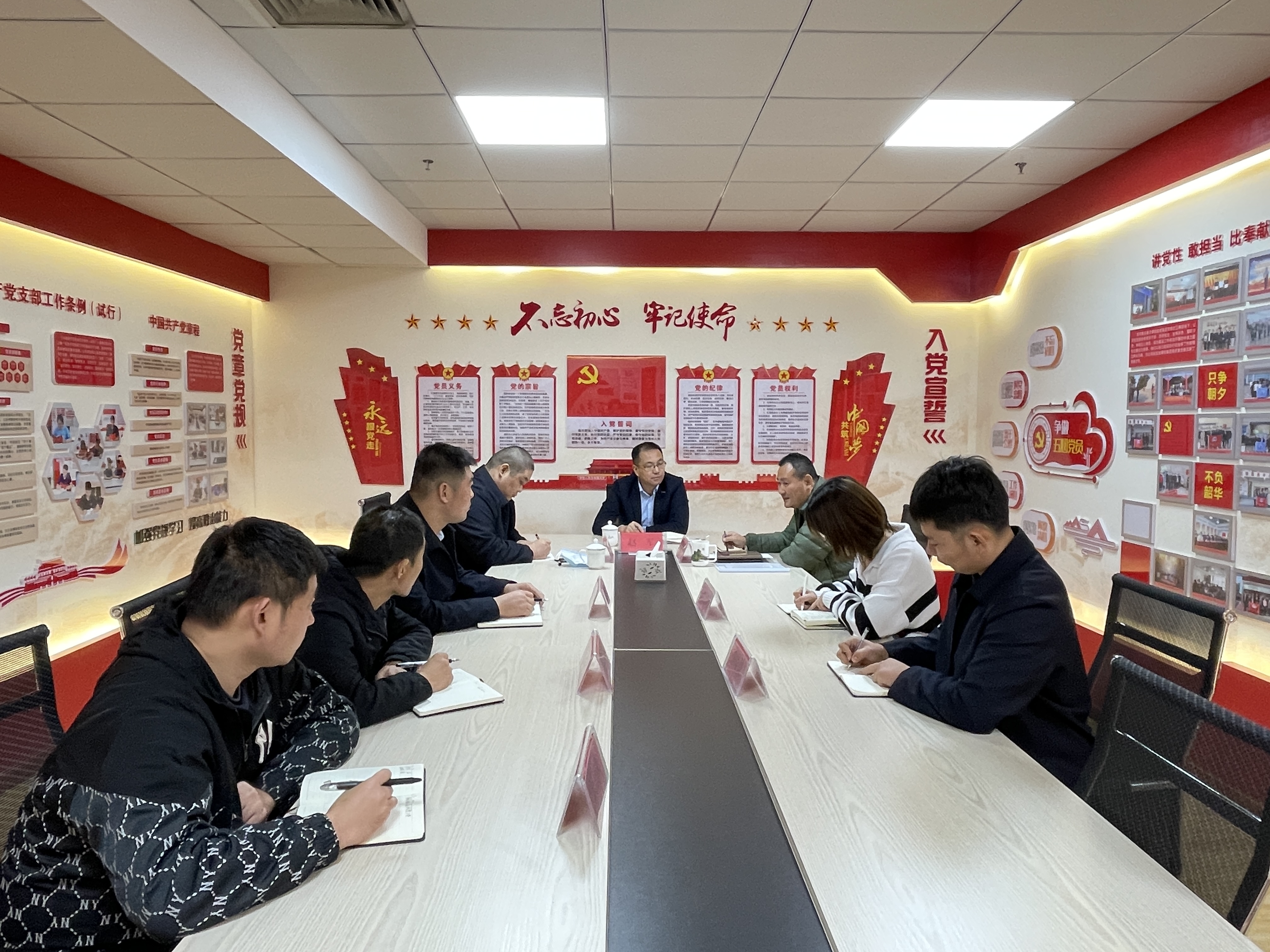 11月9日，投发集团副总经理赵军到商城资产公司调研督导疫情防控和年度业绩完成情况