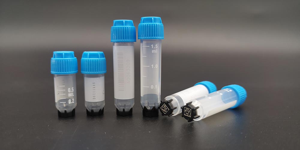 Three yards in one recessed lid cryopreservation tube