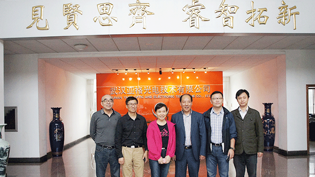 Professor Yuan Kaihua from the General Hospital of Guangzhou Military Region came to the company to guide the work.