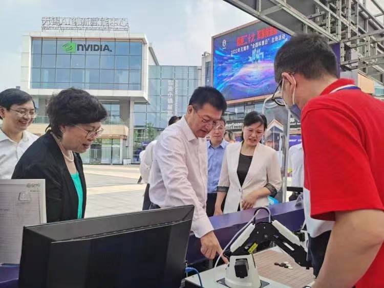 Energy, with AI AI education kit, appeared at the 2022 National Science Popularization Day in Wuxi City.