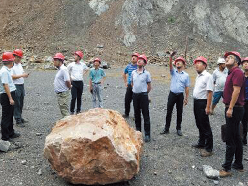 2019年10月省地质局和各兄弟单位领导到施工现场技术指导