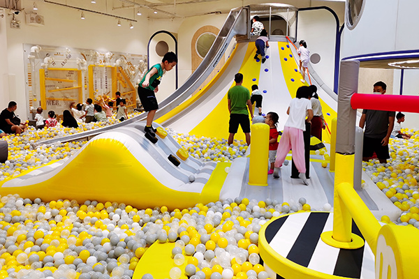 What preparations does an indoor playground for kids need to do
