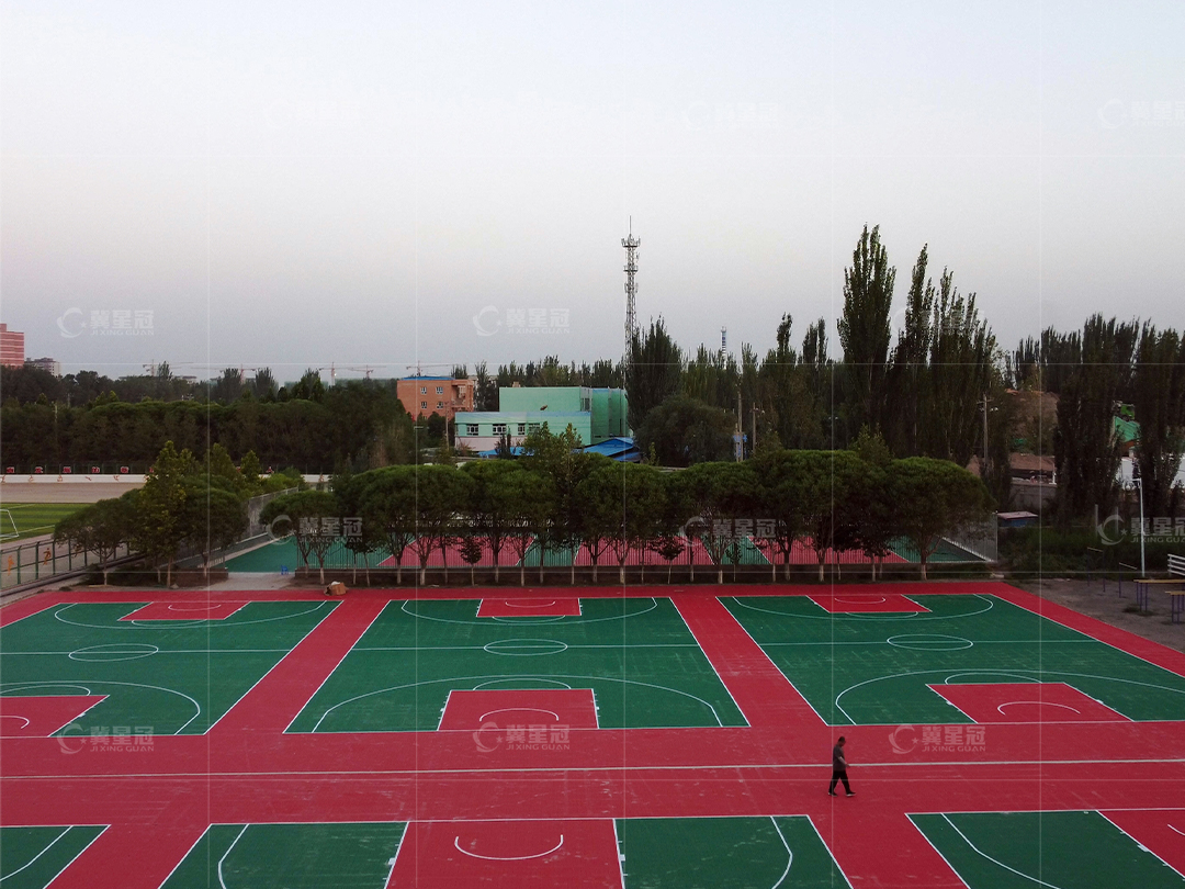 新疆喀什地区疏勒县八一中学篮球场