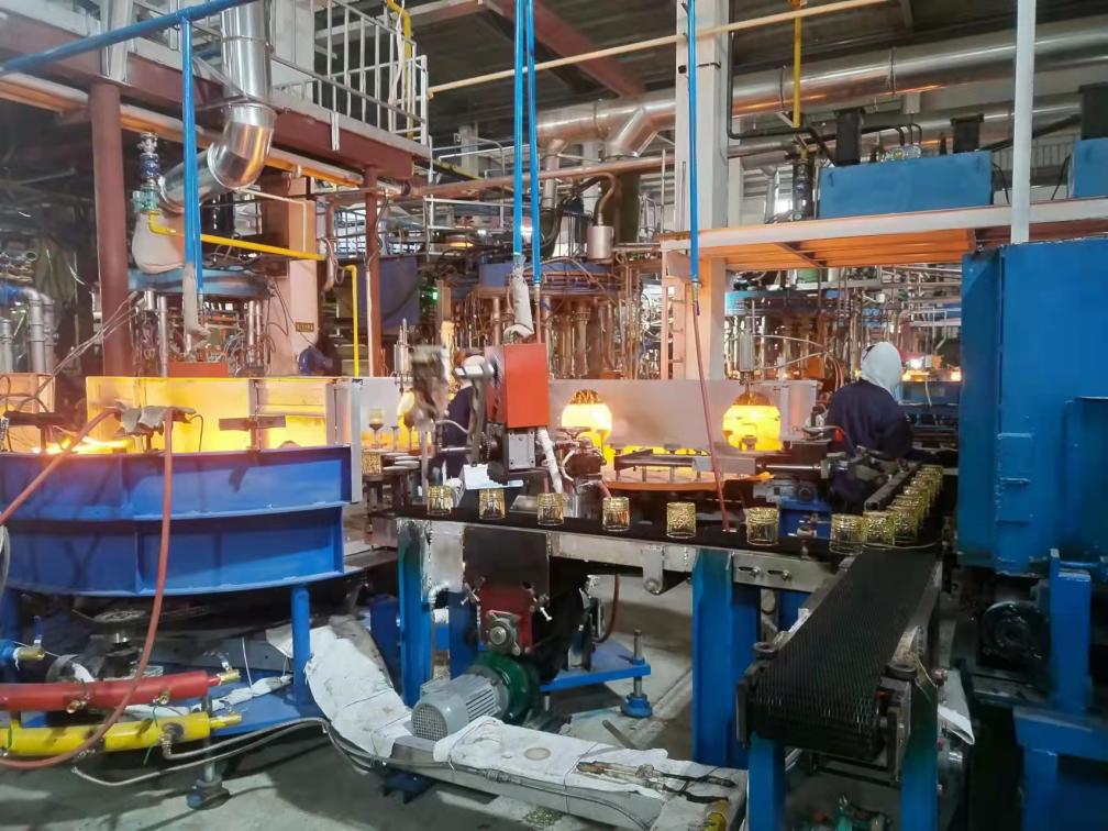 安徽某客户66吨精白玻璃电熔炉顺利投产