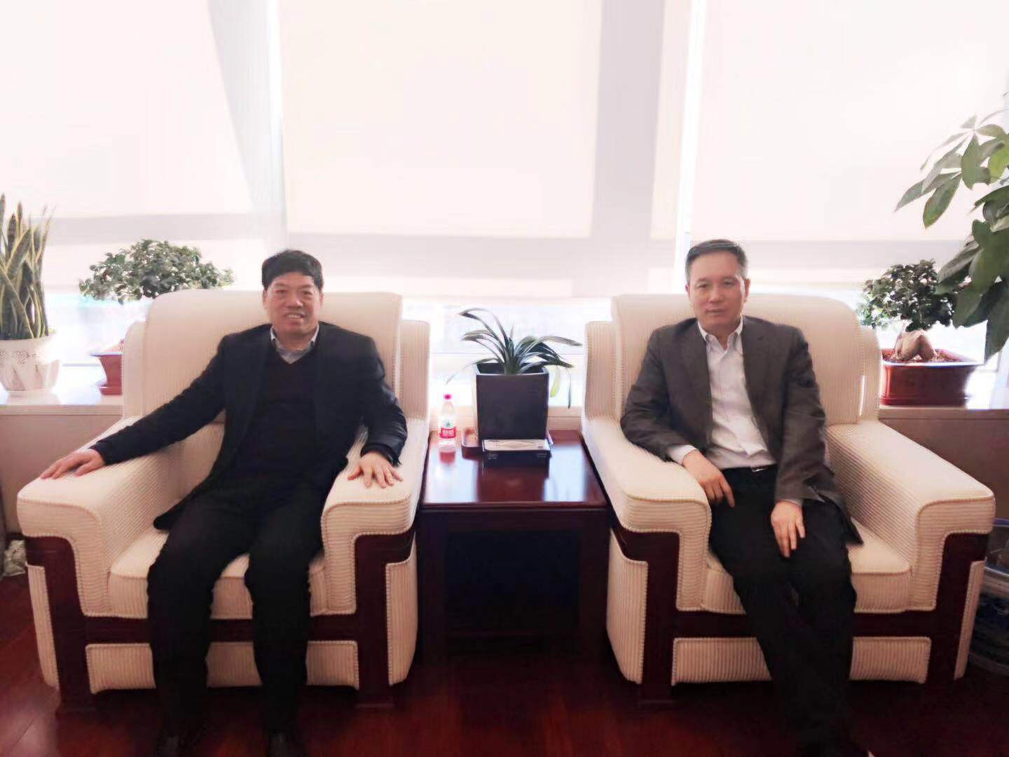 цзянси цзянси Гань электрических и электрических ооо совместно с академиком Тан гуанфу китайской инженерной академии создали рабочие станции для академиков