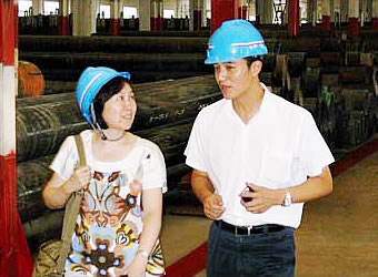 Août 2008 - Bai Yehong, directeur adjoint de la division des matériaux de Sinopec, a visité notre entreprise.
