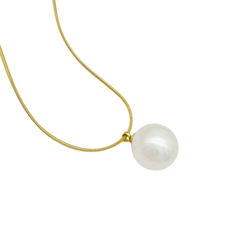 MIYA pearl necklace