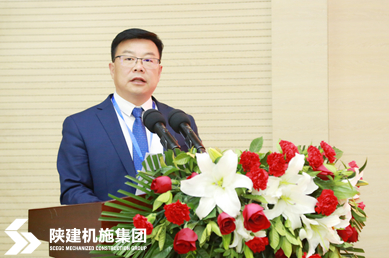 王安华代表上届党委向大会作报告