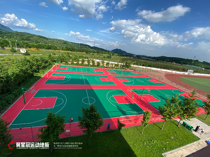 辽宁丹东市民族学校篮球场