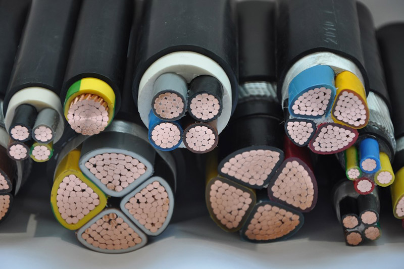 What are the advantages of single core cable and multi-core cable?