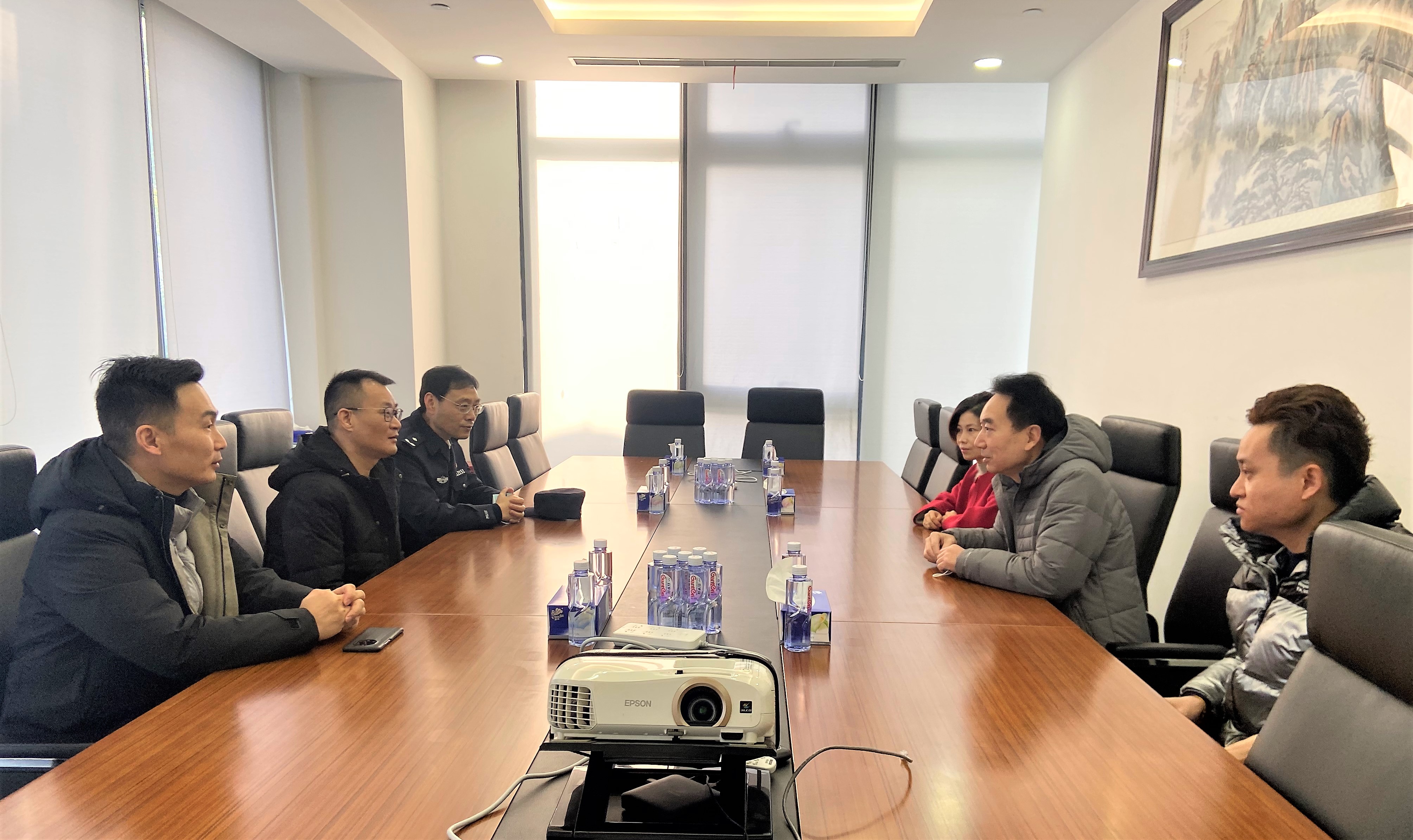 Yi Huang led the team to visit Xihua before the Spring Festival