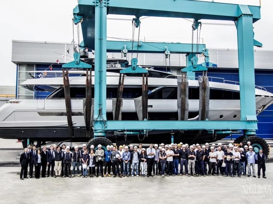 THE "ROLLS ROYCE" OF YACHTING  HOPE DEEPBLUE WON ORDER FOR HOT WATER BROMIDER FROM RIVA SHIPYARDS