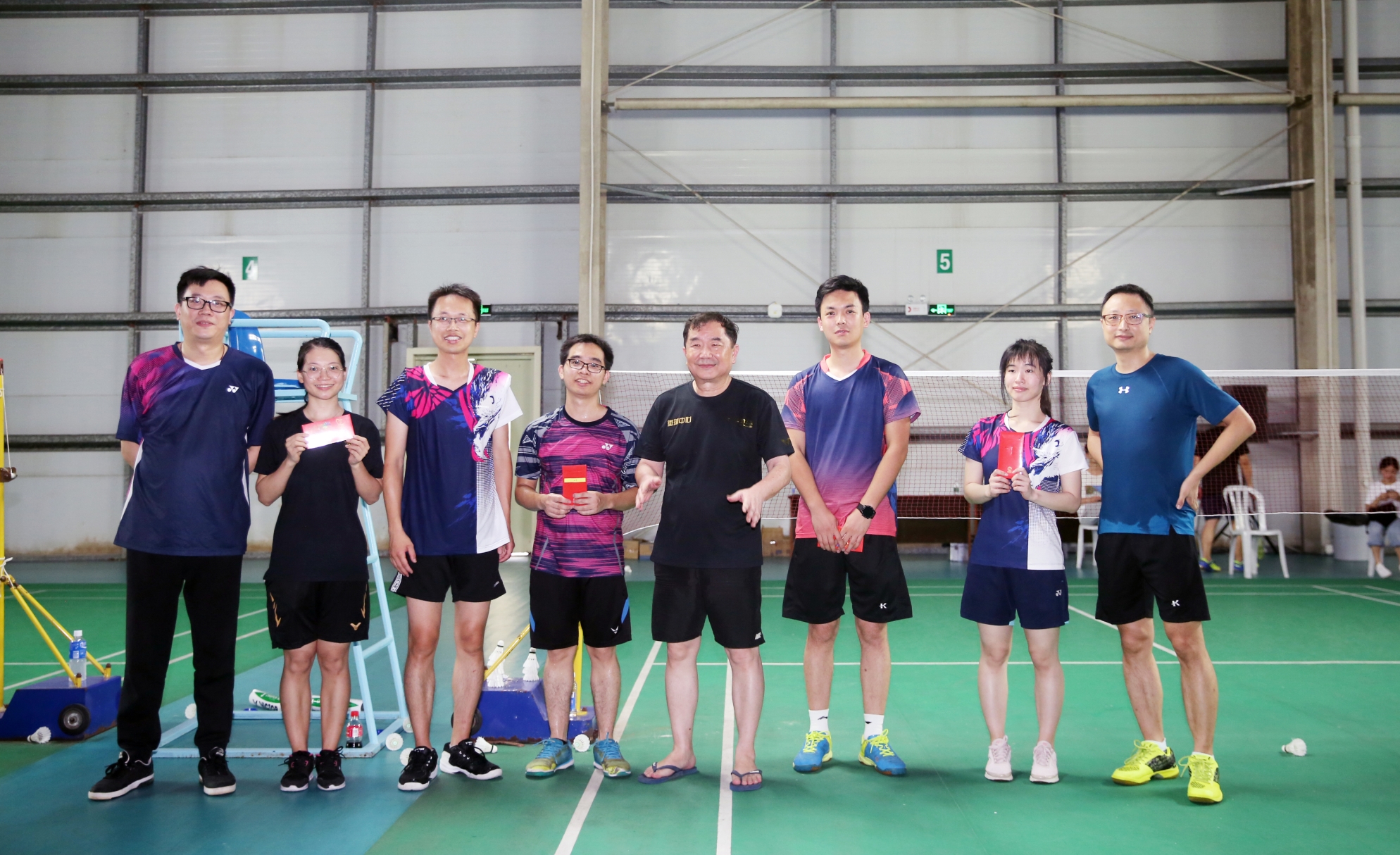 Develop cup badminton exchange competition