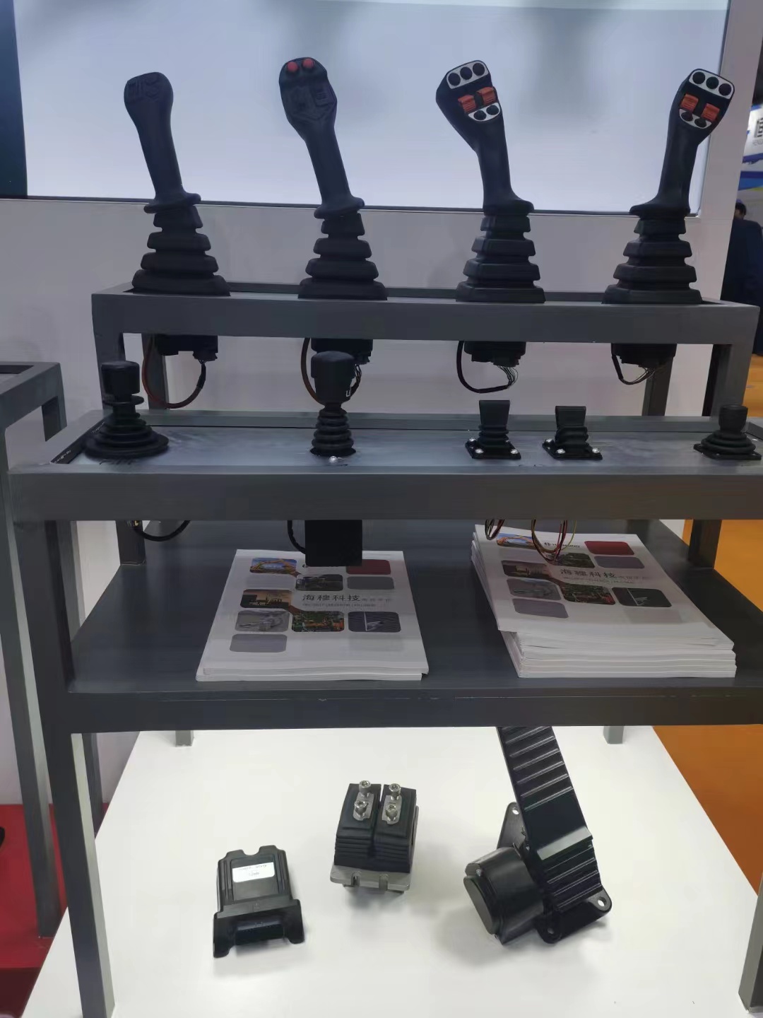 Haimooo joystick grabs spotlight  in construction fair