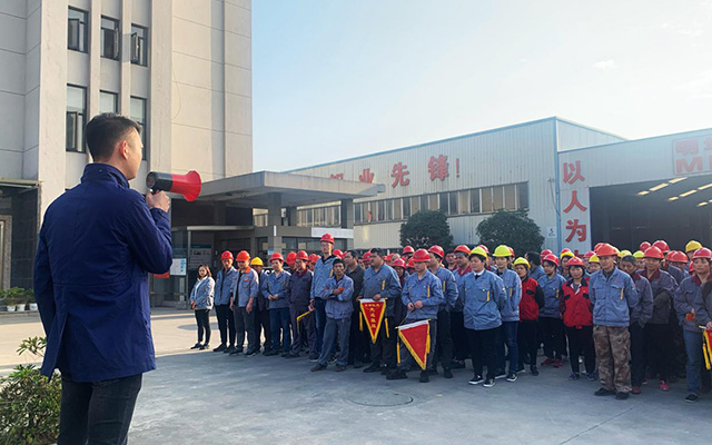 Mingkun commends front-line employees at the scene