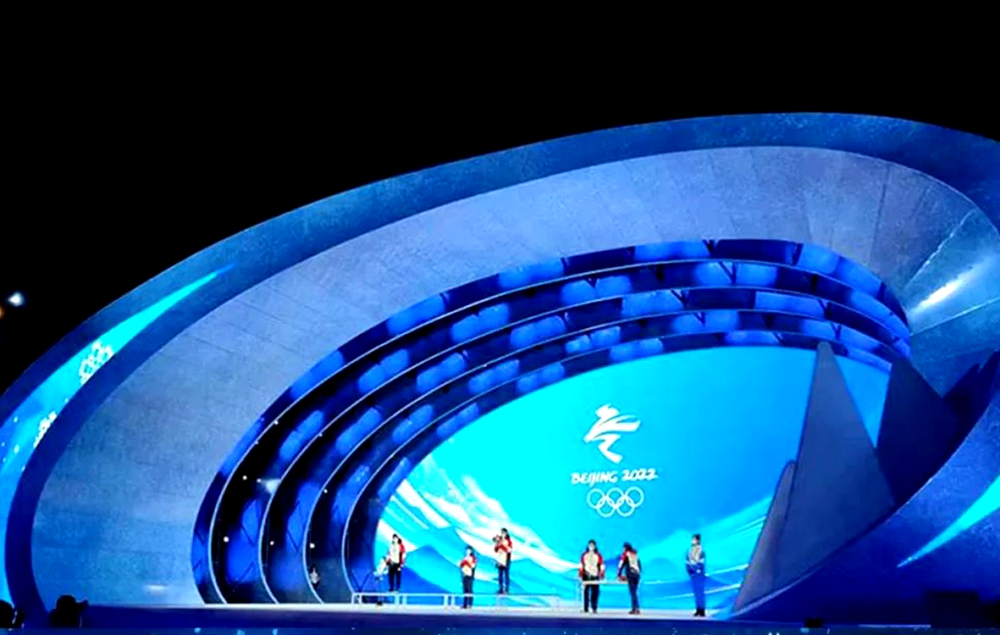 舞动的世界 | 北京冬奥会视觉盛宴惊艳世界，高浪灯光助燃张家口颁奖广场