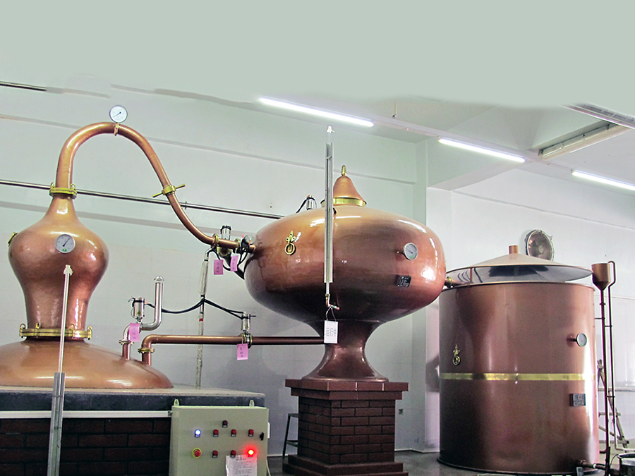 Alcohol distillation equipment