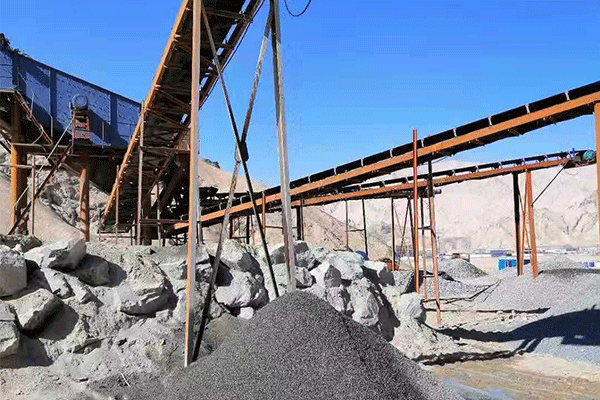 Qinghai Golmud 350 tons per hour granite crushing and sieving production line