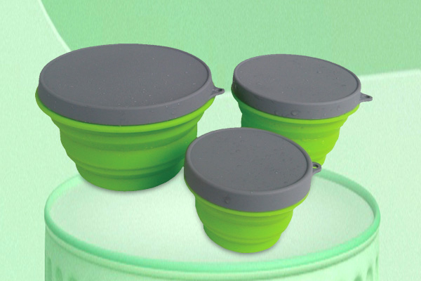 Silicone travel container